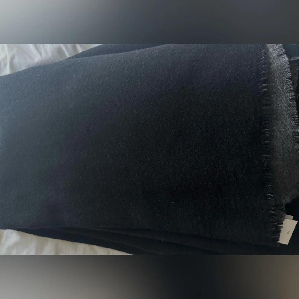 RH 100%CASHMERE Elegant TWO-SIDED Throw/Blanket Black & Gray, size 80“x96“, NWT